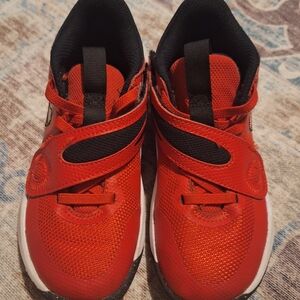 Boys' Nike Little Kid Team Hustle D11 Basketball